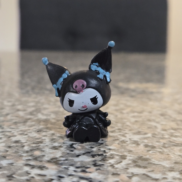 🍒🍒 Kuromi Mini Figurine - Picture 1 of 8